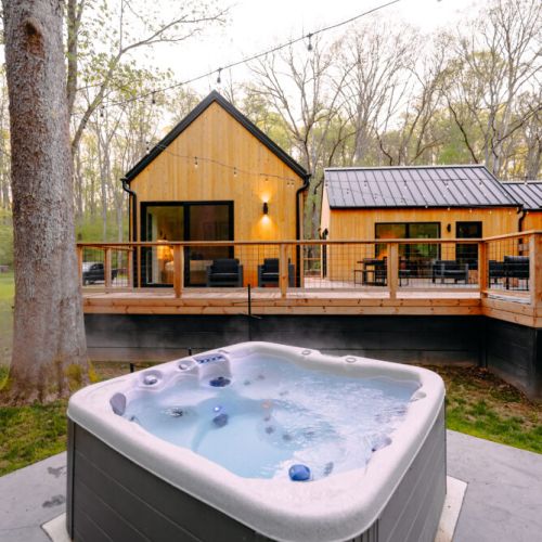 Experience the stress-relieving power of 40 therapeutic jets, including reverse molded neck jets, in this spacious hot tub that seats up to five people.